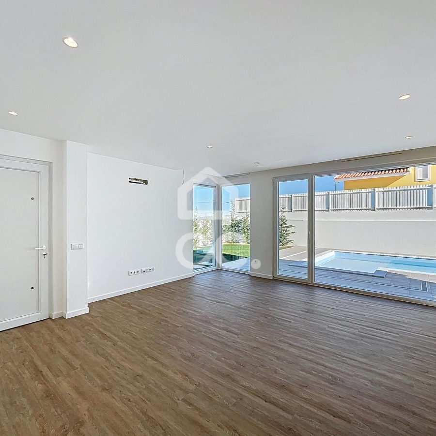 2032-109807-86bc868e92279ff7abe4d544f0549647a6f61f1c1396b6d70f9b3fee2135fd23-8ed332ca-9d7c-4d25-9c2b-7f47695b62b3